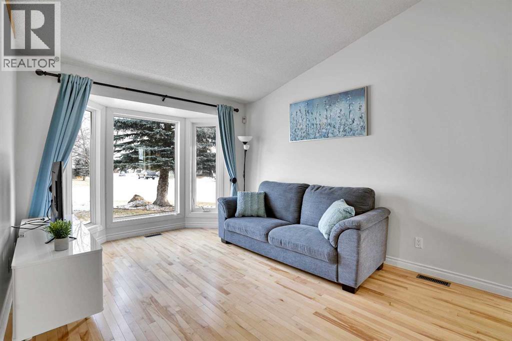 Single Family House 4 Level for Sale in  Millview Court SW Millrise Calgary 