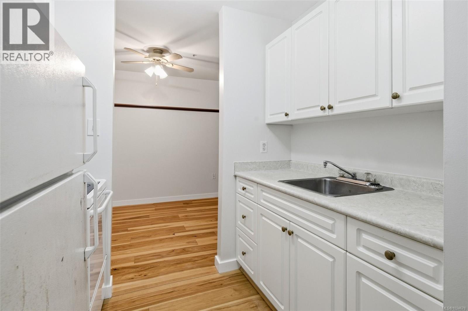 104 3244 Seaton Street, Saanich