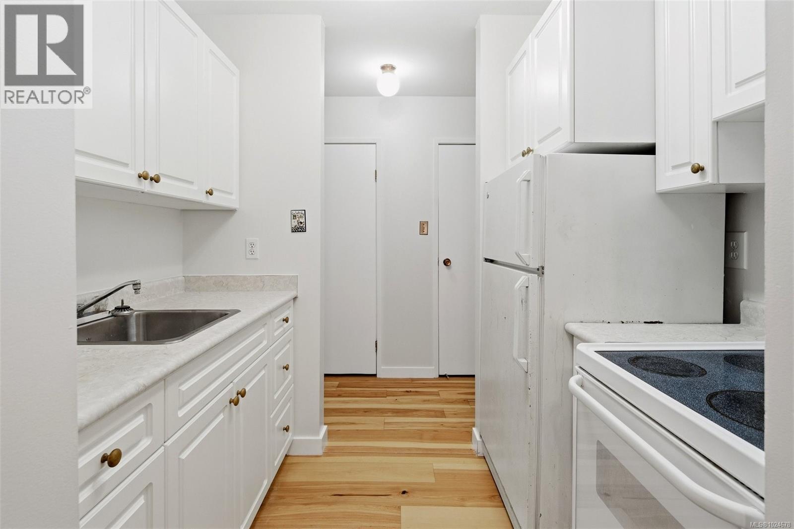 104 3244 Seaton Street, Saanich