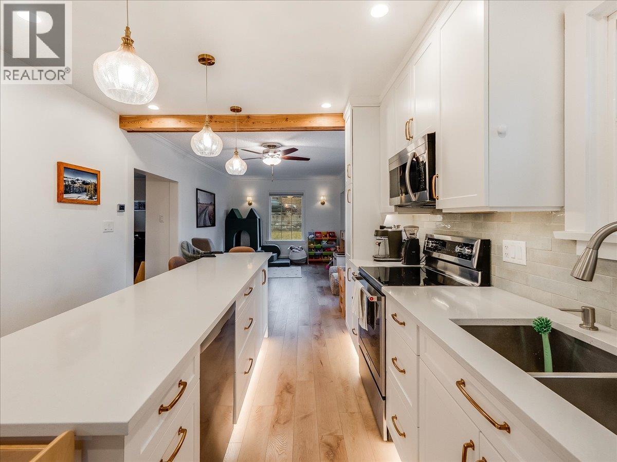 316 Murray Drive, Warfield