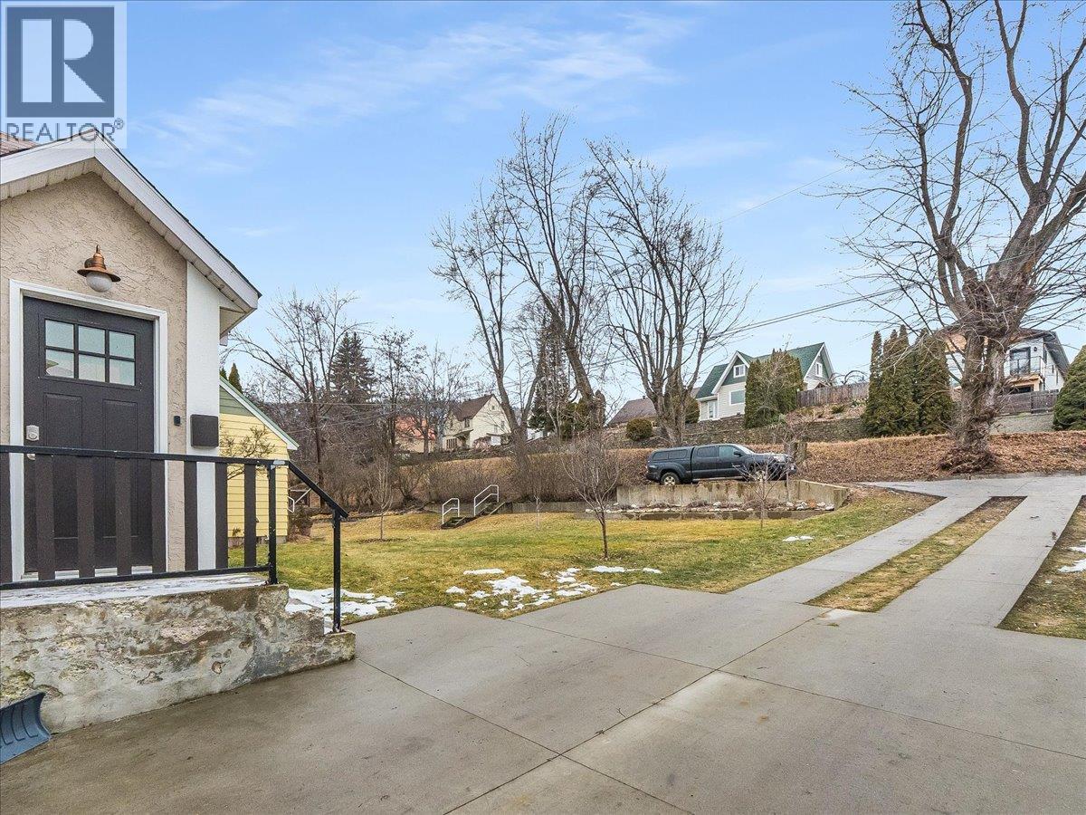 316 Murray Drive, Warfield