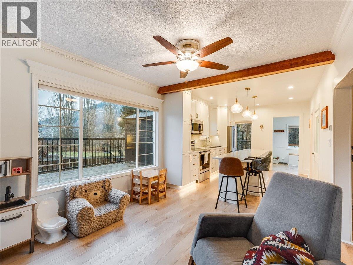 316 Murray Drive, Warfield