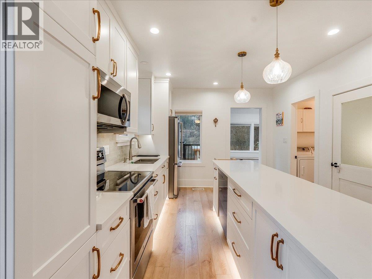 316 Murray Drive, Warfield