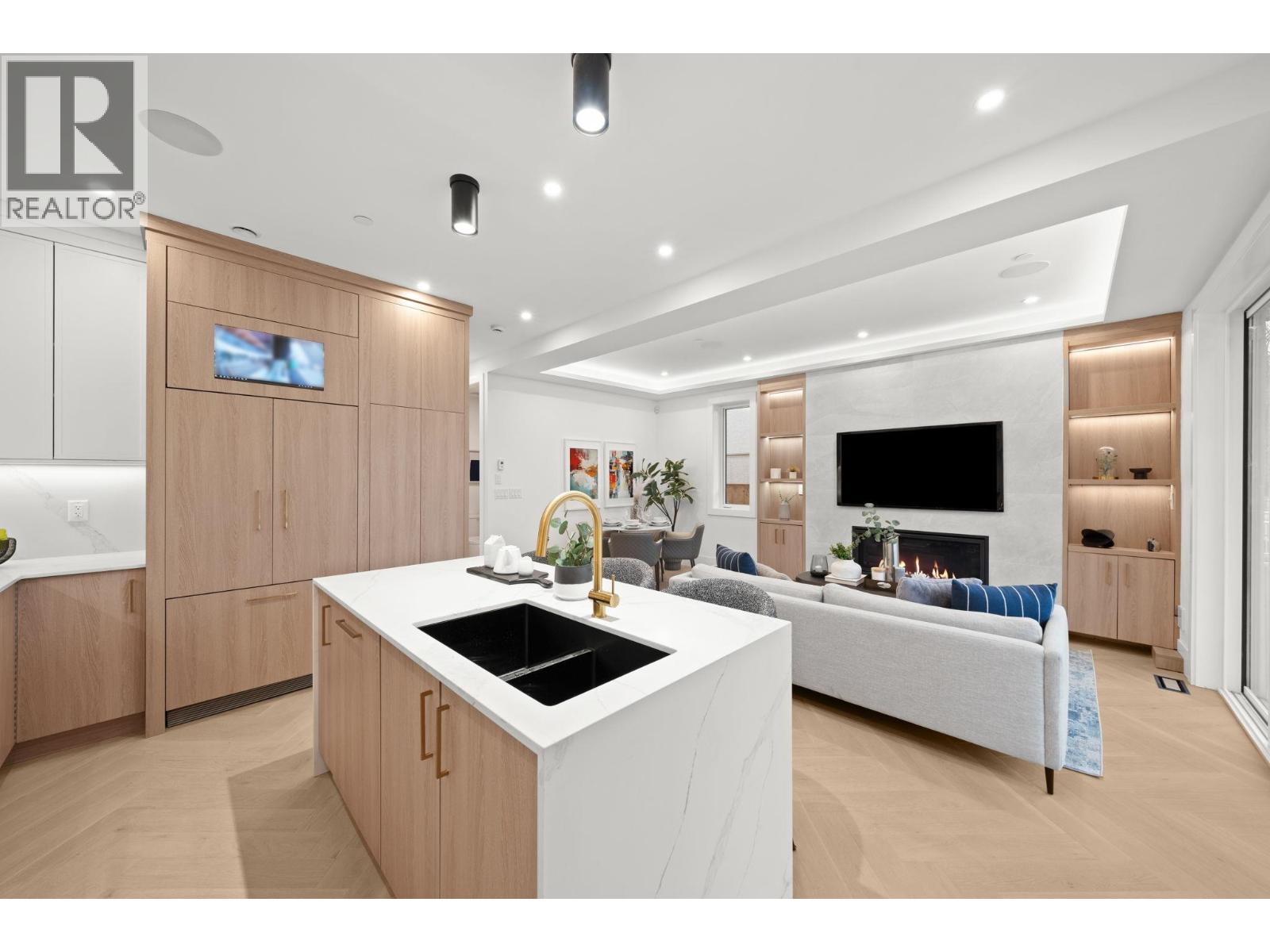 1 1967 E 13TH AVENUE - Photo 5 of 38, Vancouver, British Columbia