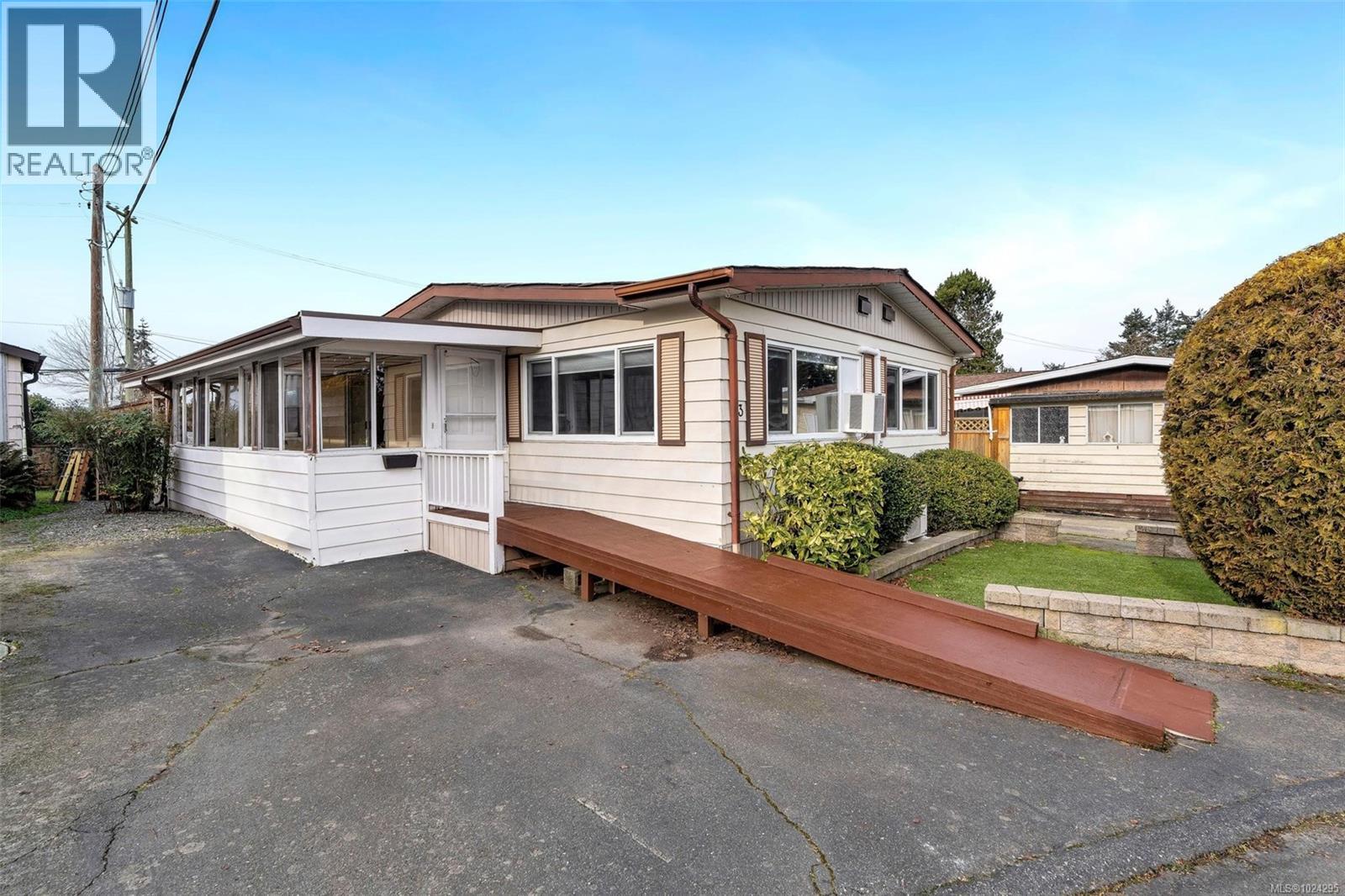 #3 158 COOPER RD - Image 2