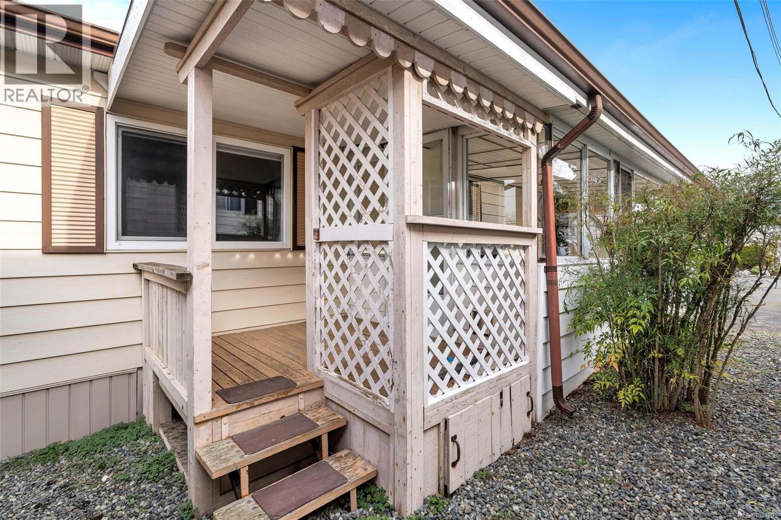 #3 158 COOPER RD - 25