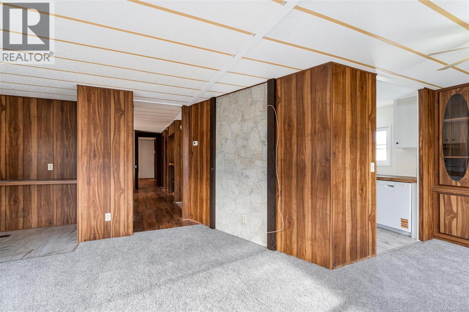 #3 158 COOPER RD - 6