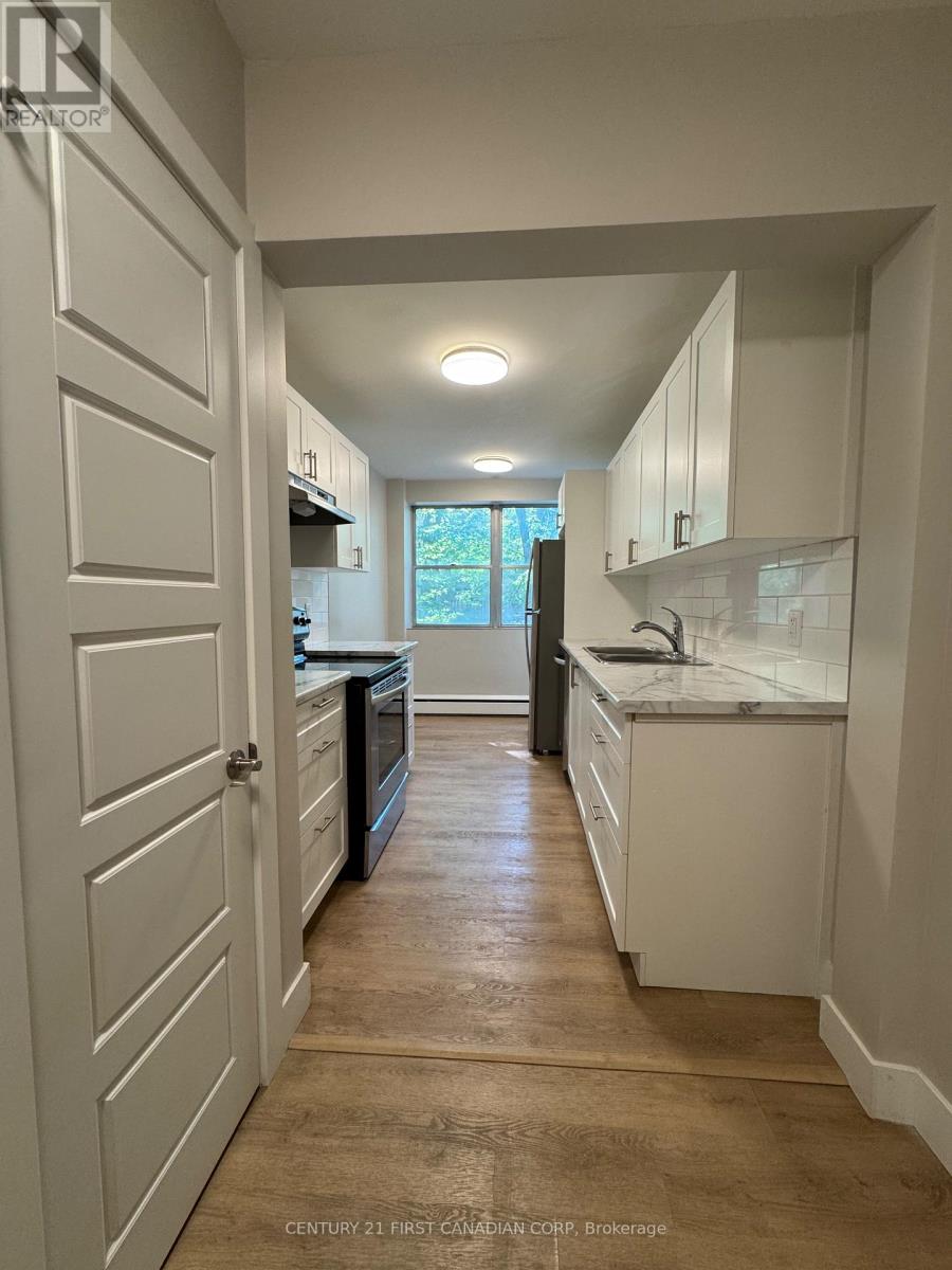 75 High Unit 323 photo 3