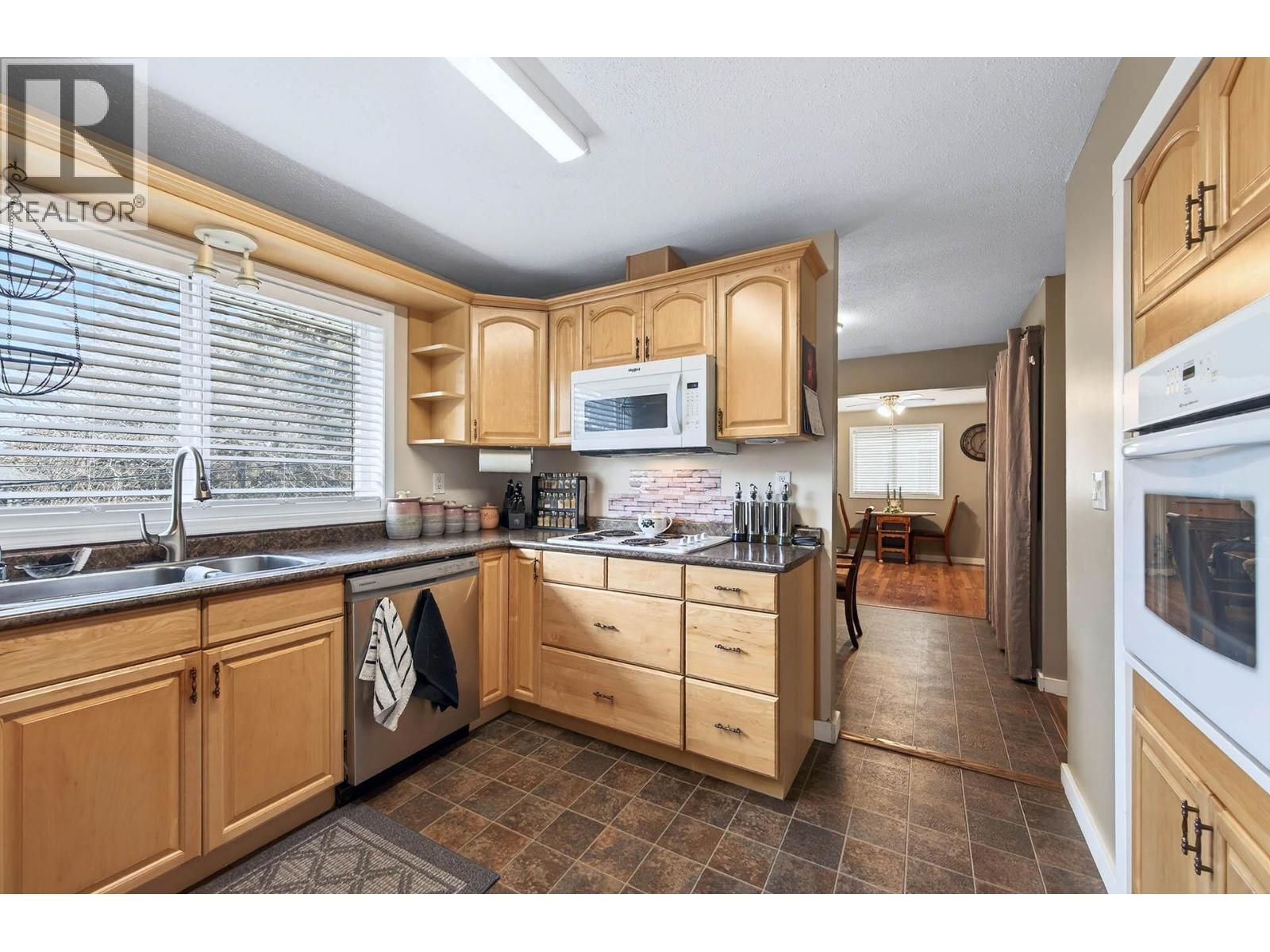 543 DESMOND STREET - 12