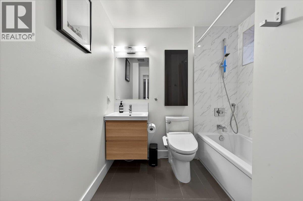 2 252 E 19TH STREET, North Vancouver