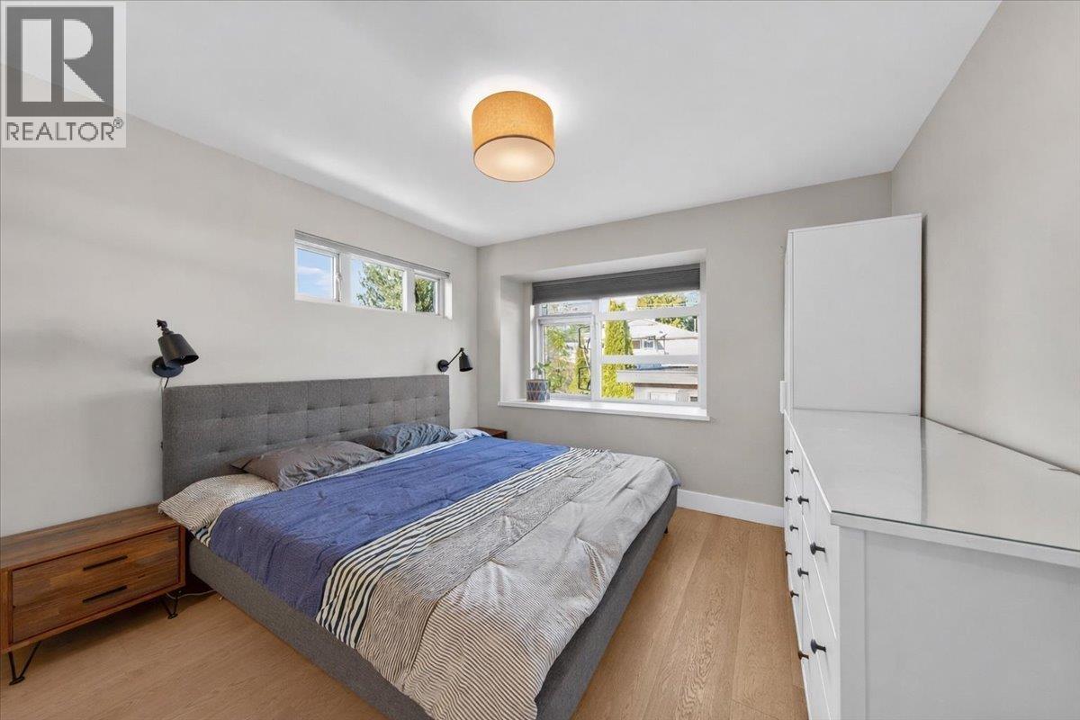 2 252 E 19TH STREET, North Vancouver