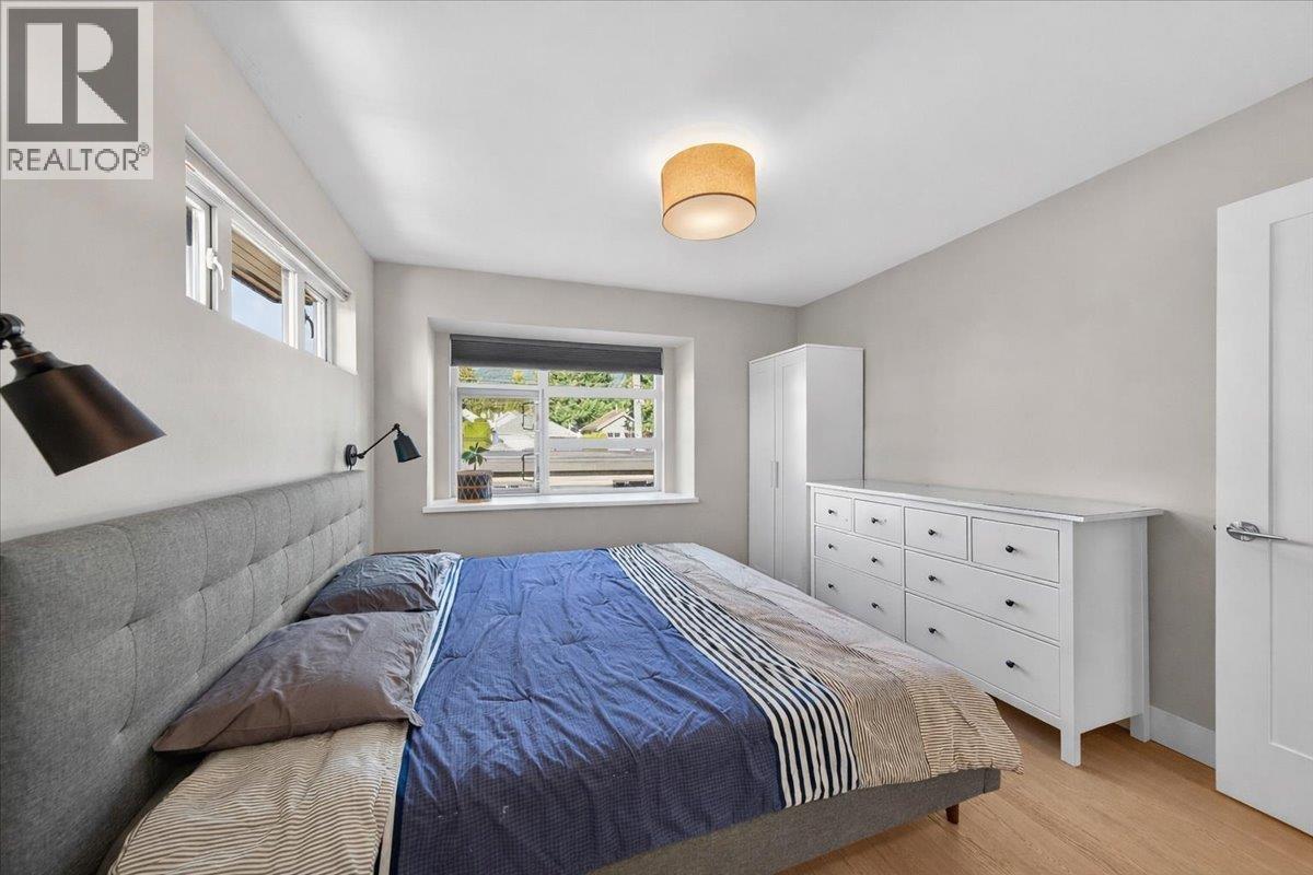 2 252 E 19TH STREET, North Vancouver