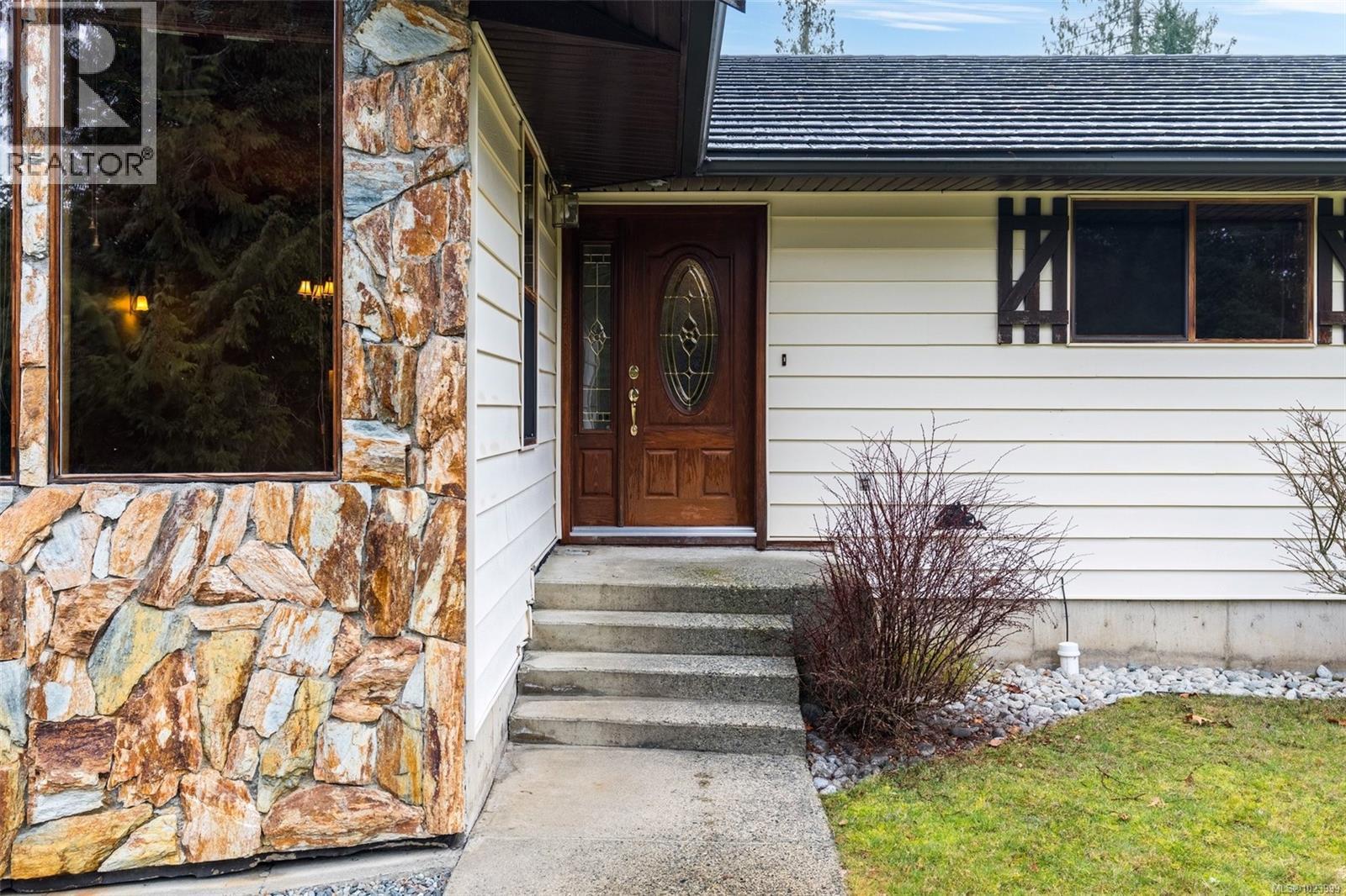 8335 Youbou Rd, Lake Cowichan