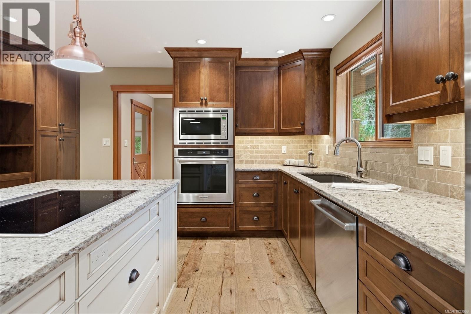 8335 Youbou Rd, Lake Cowichan