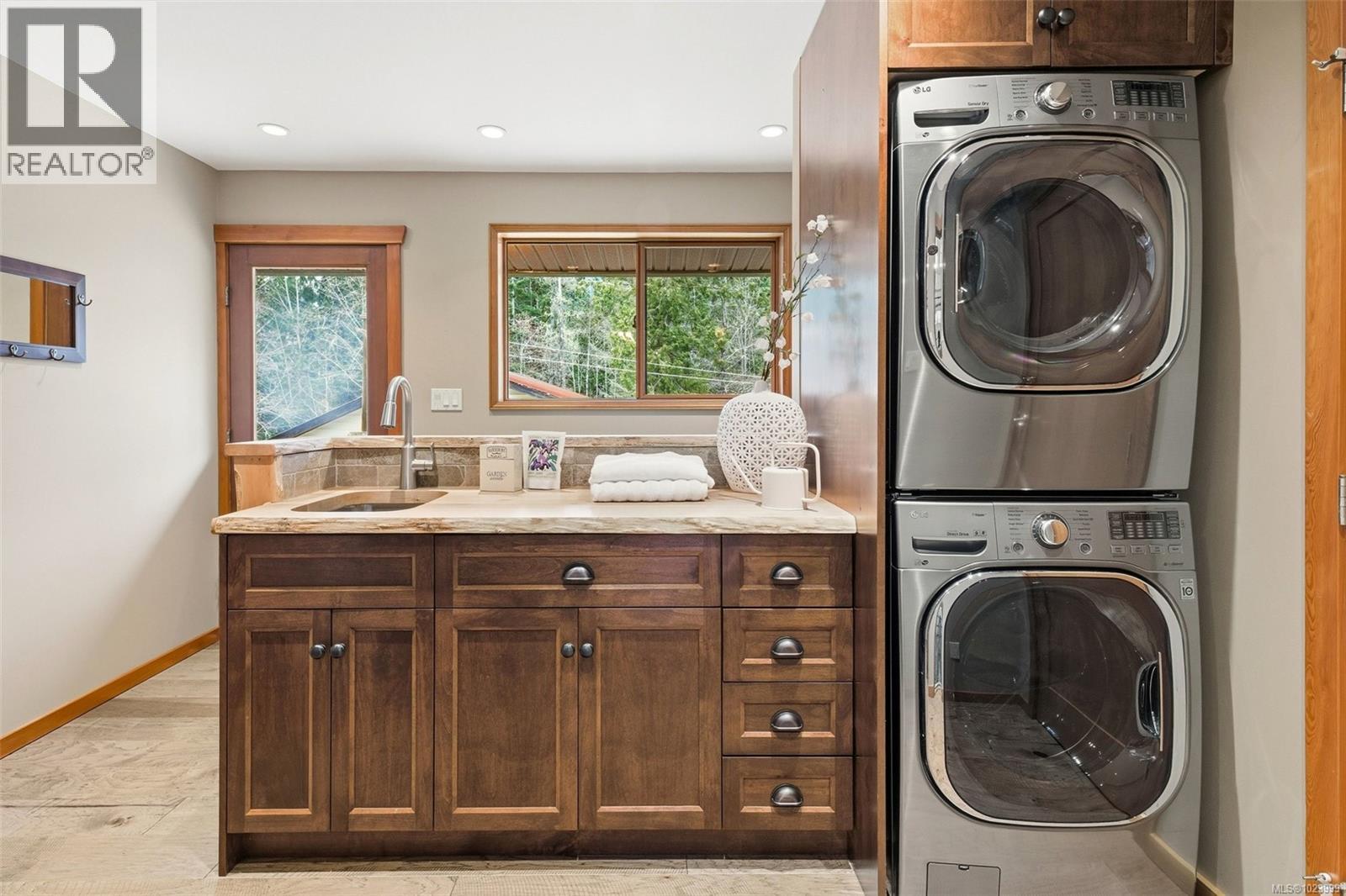 8335 Youbou Rd, Lake Cowichan