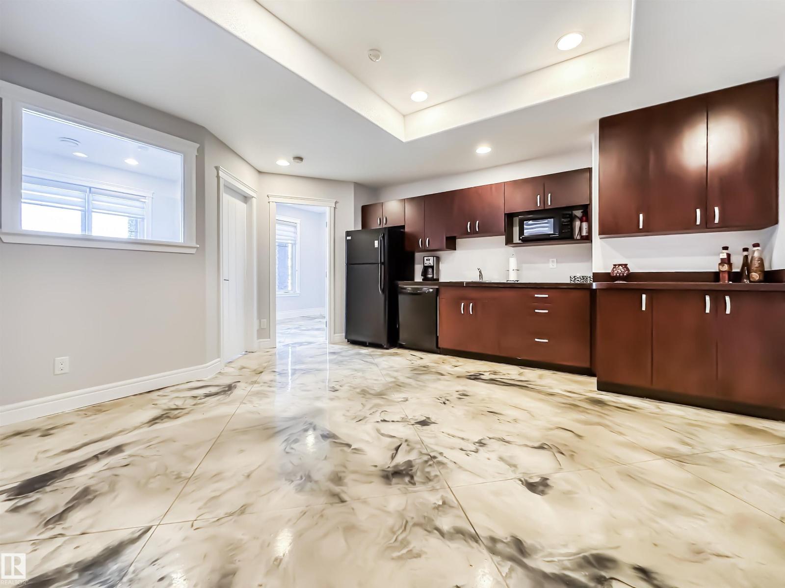 3438 WEST LD NW, Edmonton