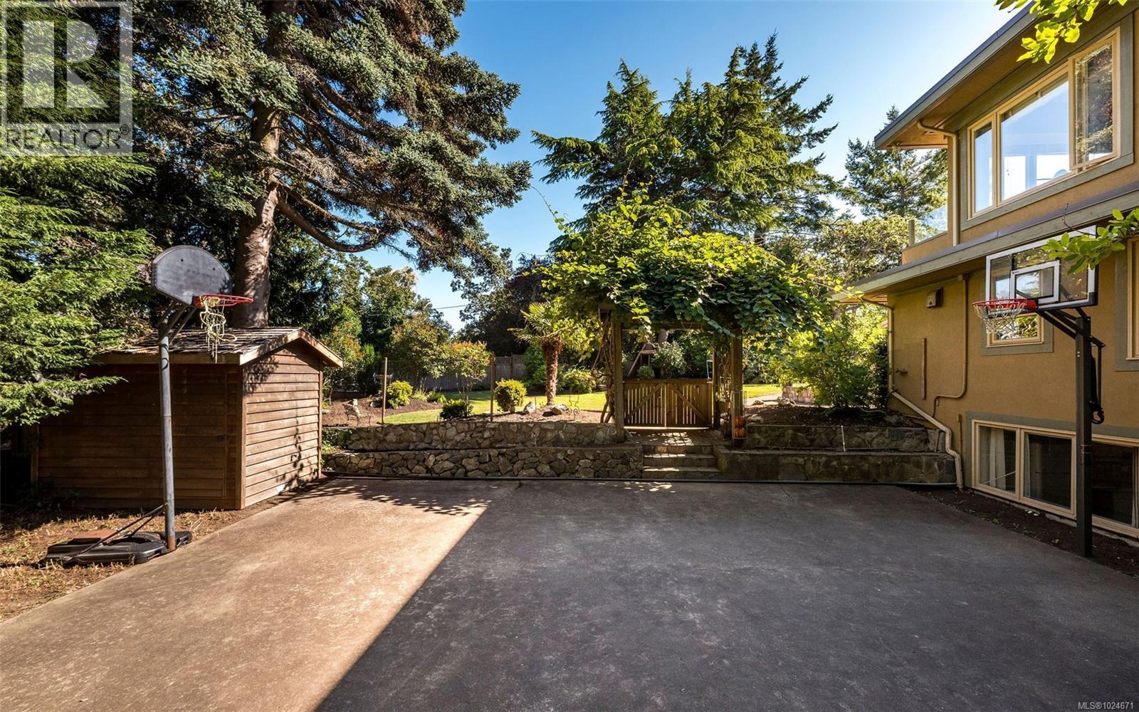  2895 Lansdowne Road, Oak Bay