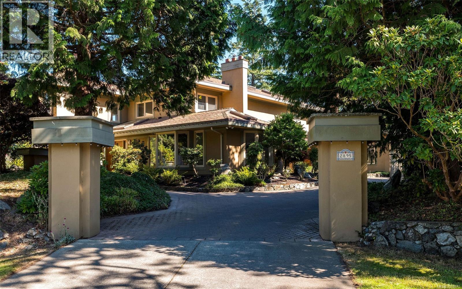  2895 Lansdowne Road, Oak Bay