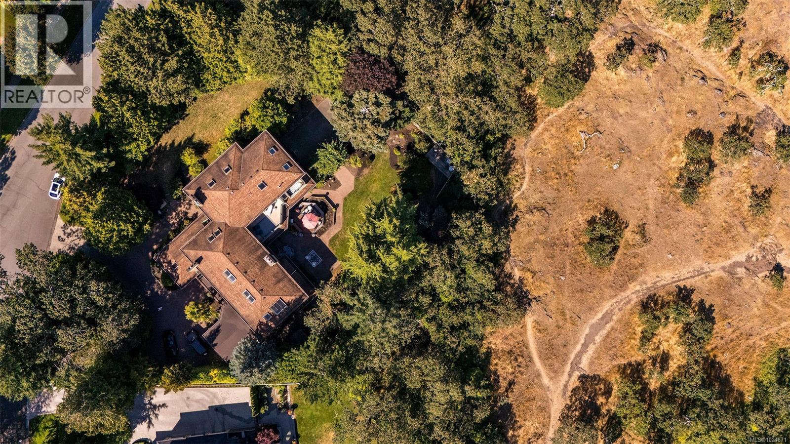  2895 Lansdowne Road, Oak Bay