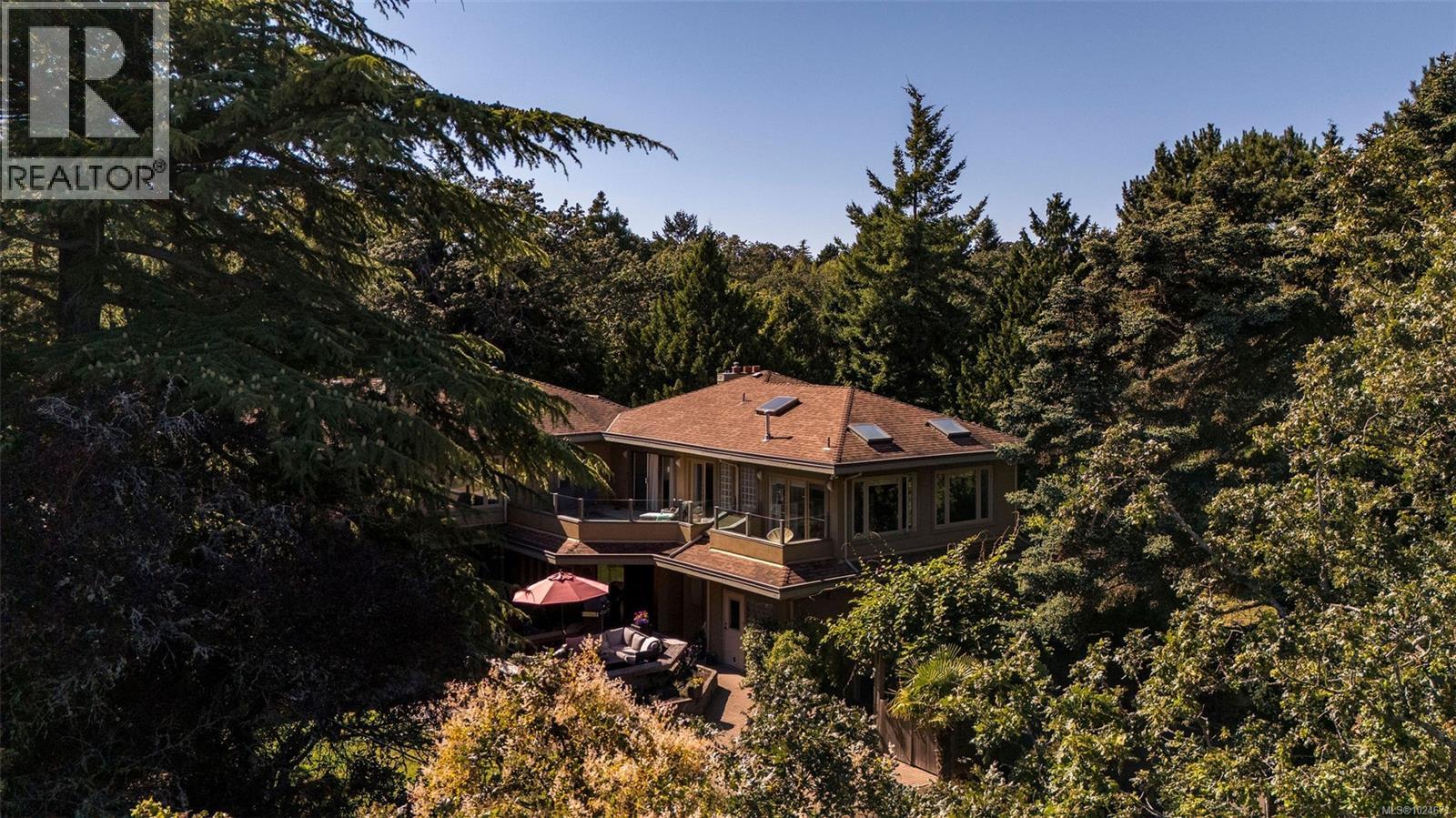  2895 Lansdowne Road, Oak Bay