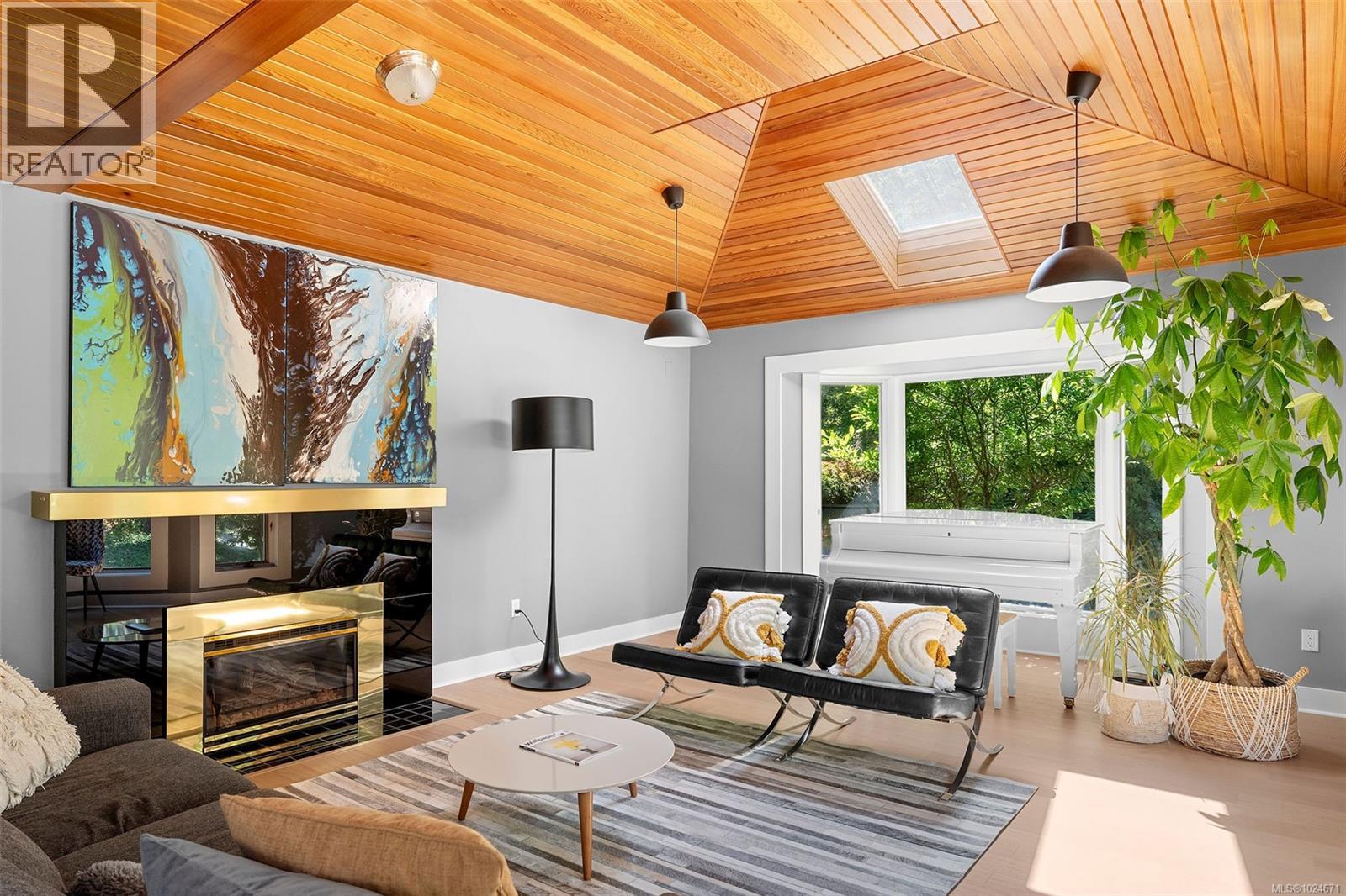  2895 Lansdowne Road, Oak Bay