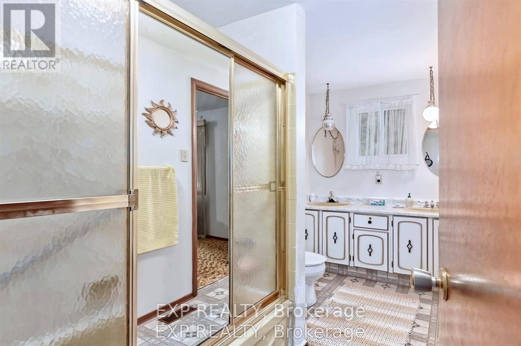 9995 PORT FRANKS ESTATES DRIVE - 32