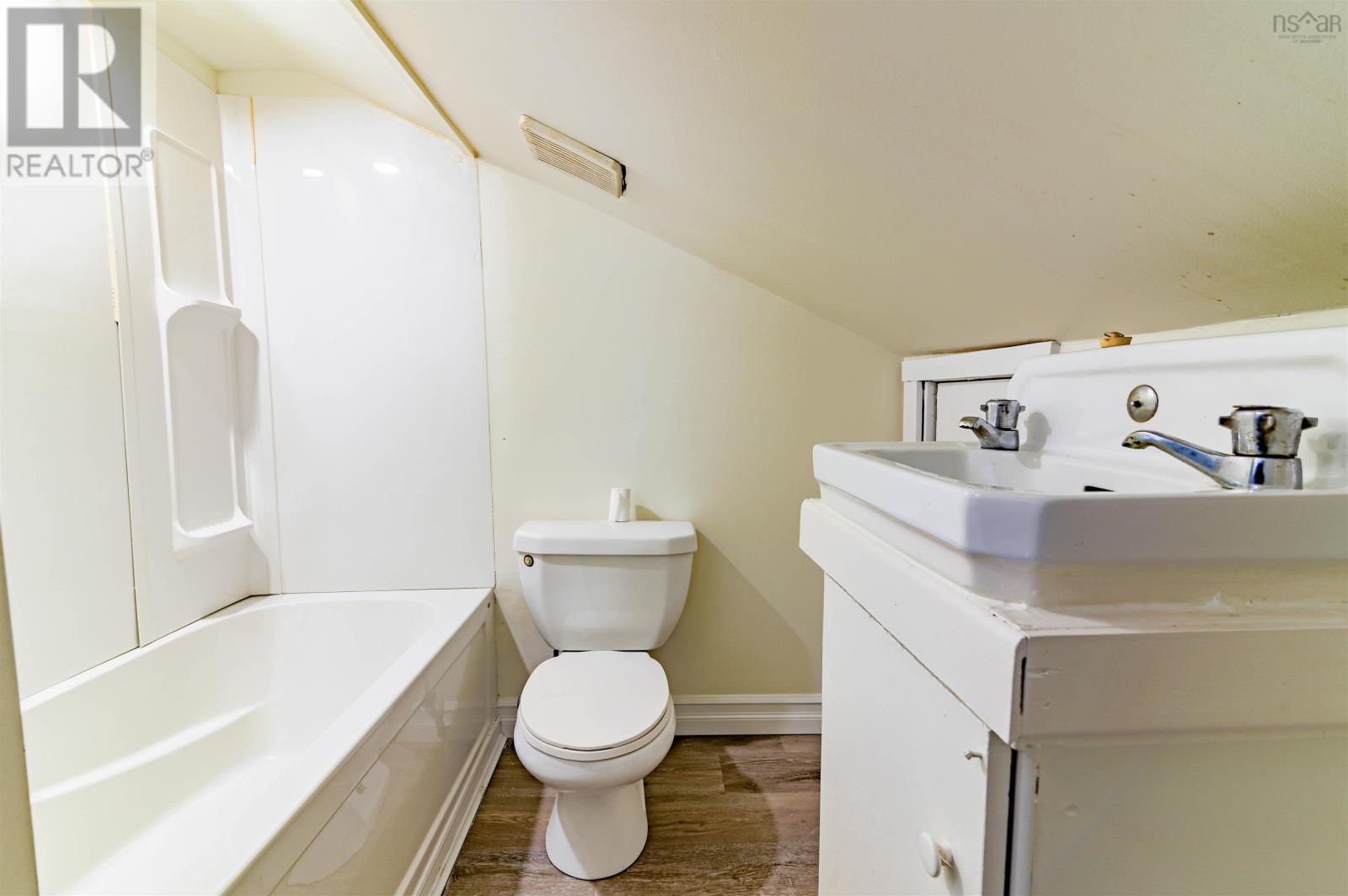 Property 24 of 33 of 1359 Sanford Road