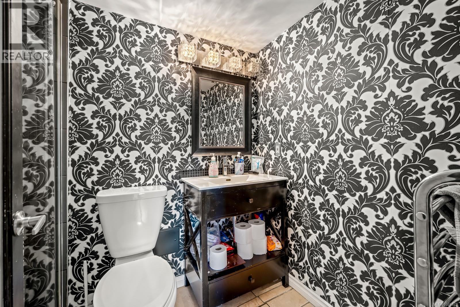 301 1050 Braidwood Rd, Courtenay