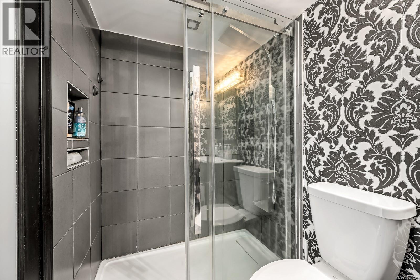 301 1050 Braidwood Rd, Courtenay