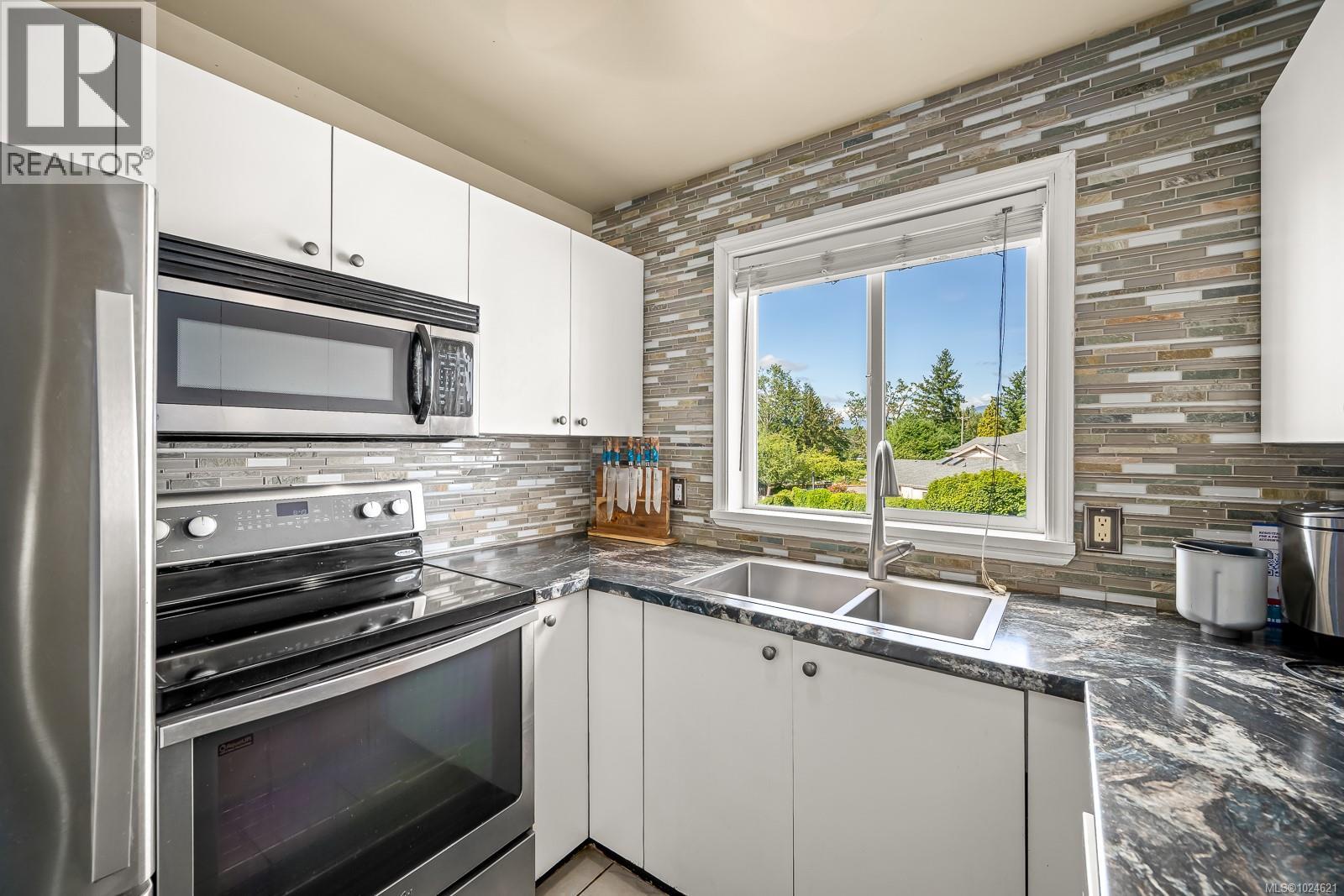 301 1050 Braidwood Rd, Courtenay