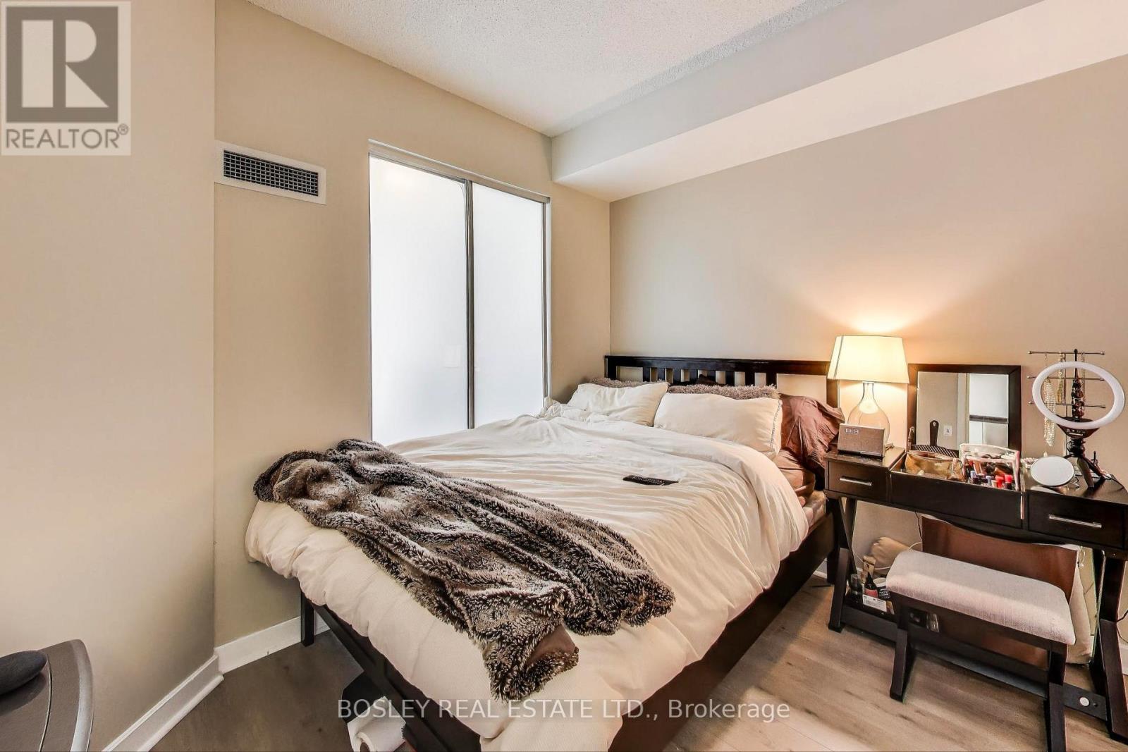 #1007 85 BLOOR STREET E - 11