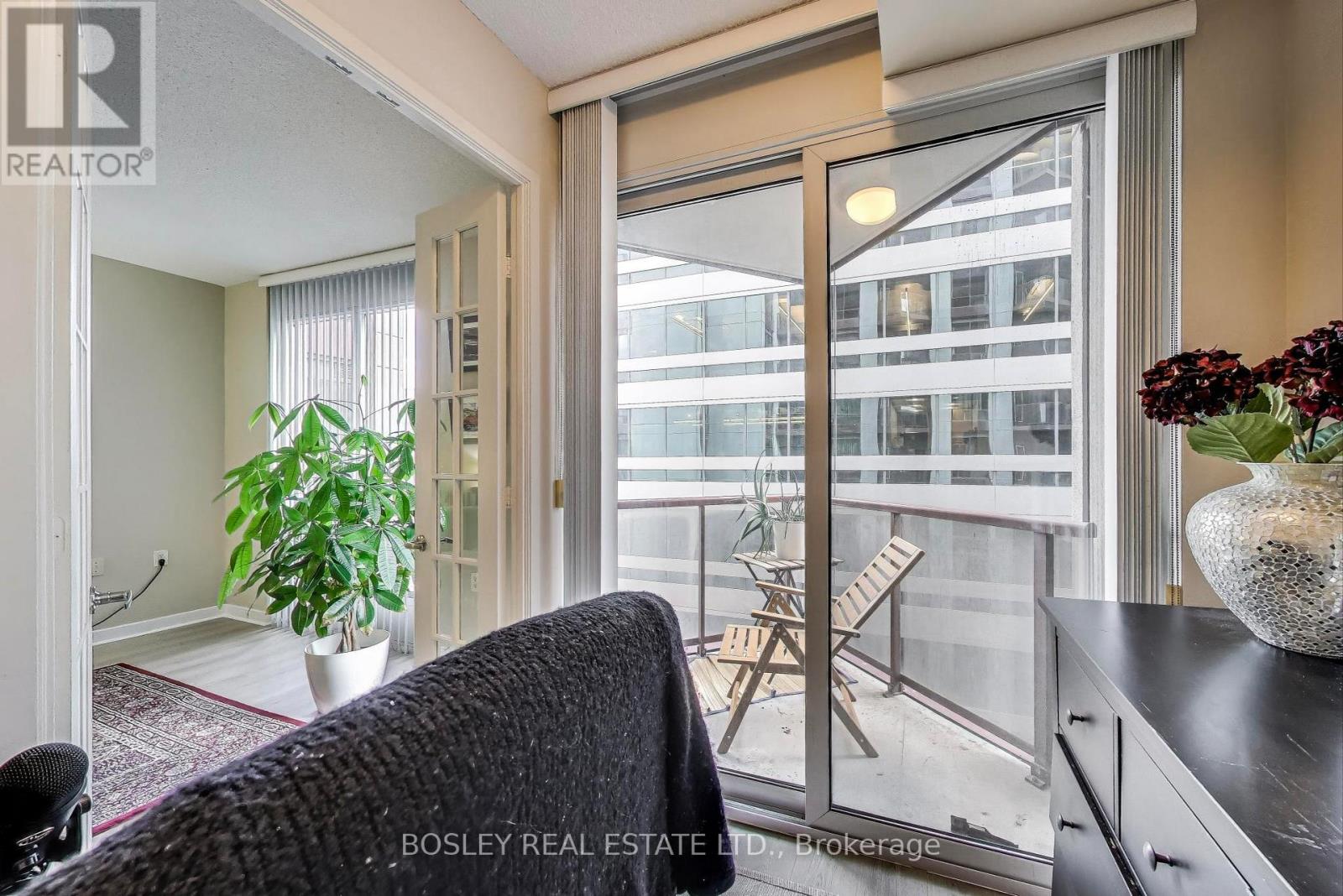 #1007 85 BLOOR STREET E - 15