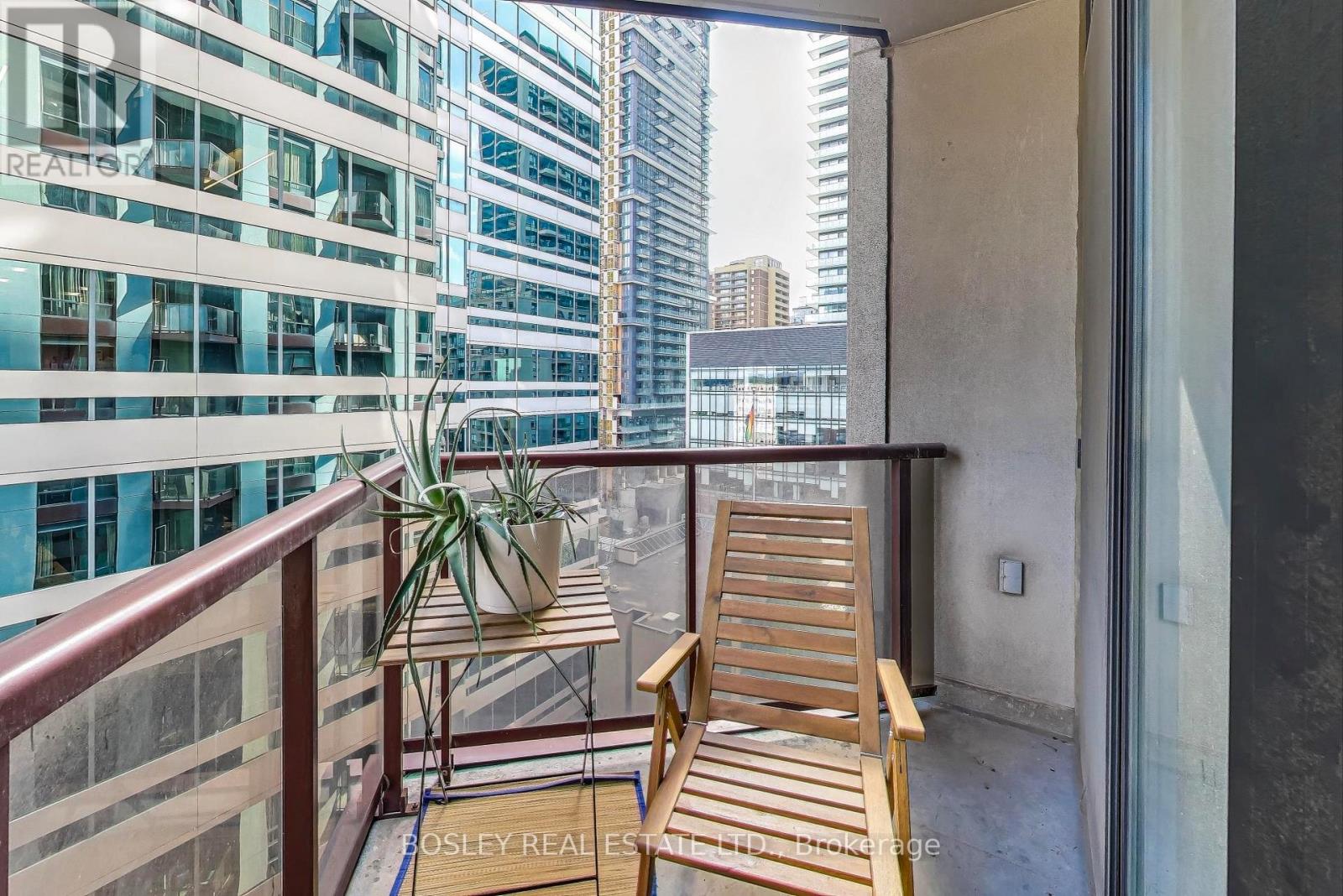 #1007 85 BLOOR STREET E - 18