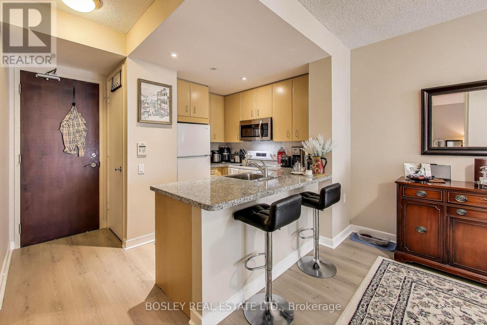 #1007 85 BLOOR STREET E - 8