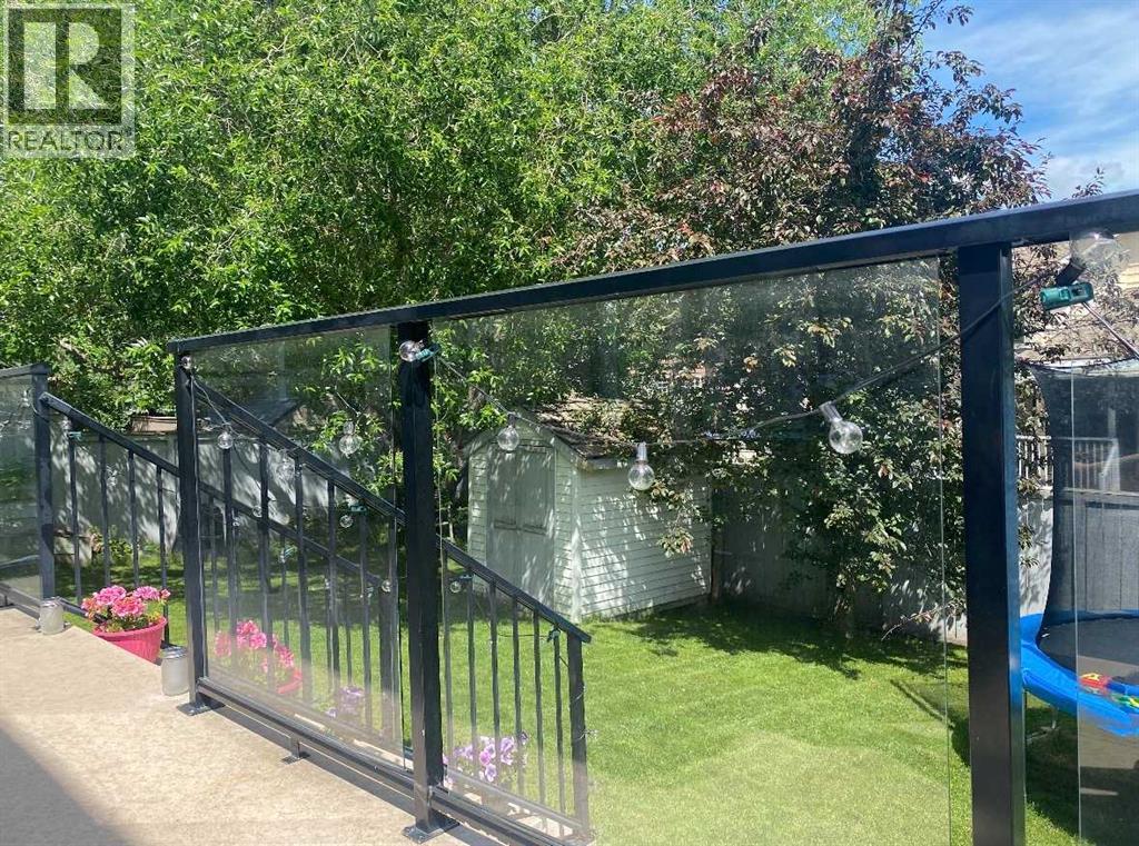 Single Family House for Sale in  Woodacres Drive SW Woodbine Calgary 