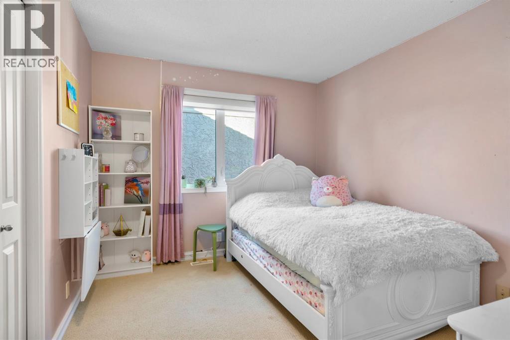 Single Family House for Sale in  Woodacres Drive SW Woodbine Calgary 