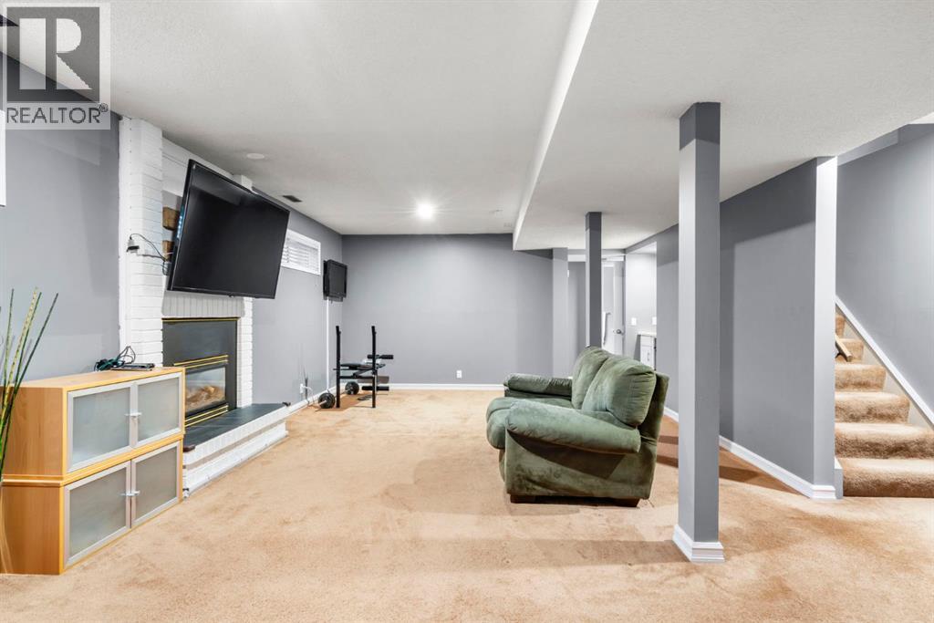 Single Family House for Sale in  Woodacres Drive SW Woodbine Calgary 