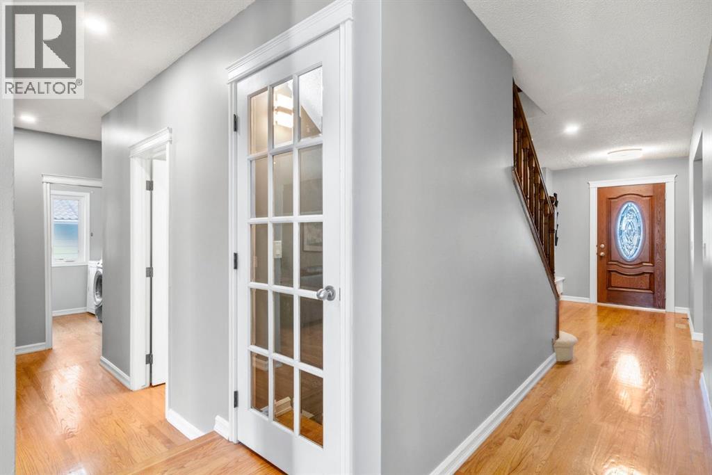 Single Family House for Sale in  Woodacres Drive SW Woodbine Calgary 