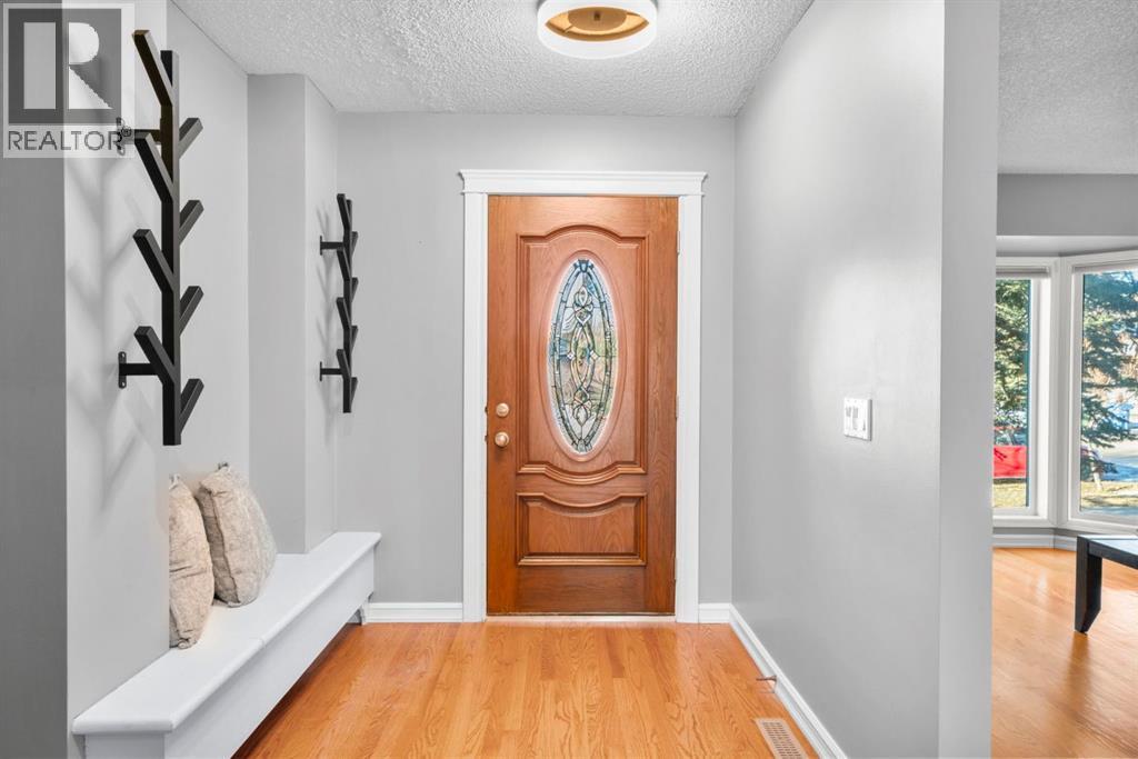 Single Family House for Sale in  Woodacres Drive SW Woodbine Calgary 