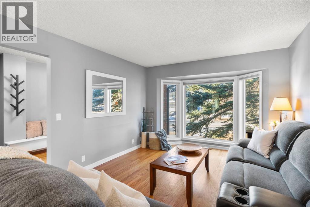 Single Family House for Sale in  Woodacres Drive SW Woodbine Calgary 