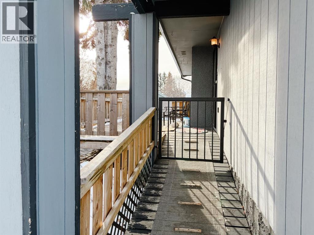 5611 55 Avenue - Photo 3 of 42, Rocky Mountain House, Alberta