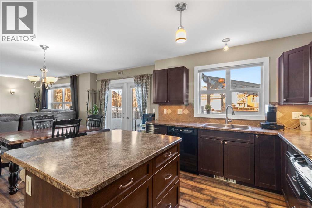 7008 Henners Gate, Lacombe