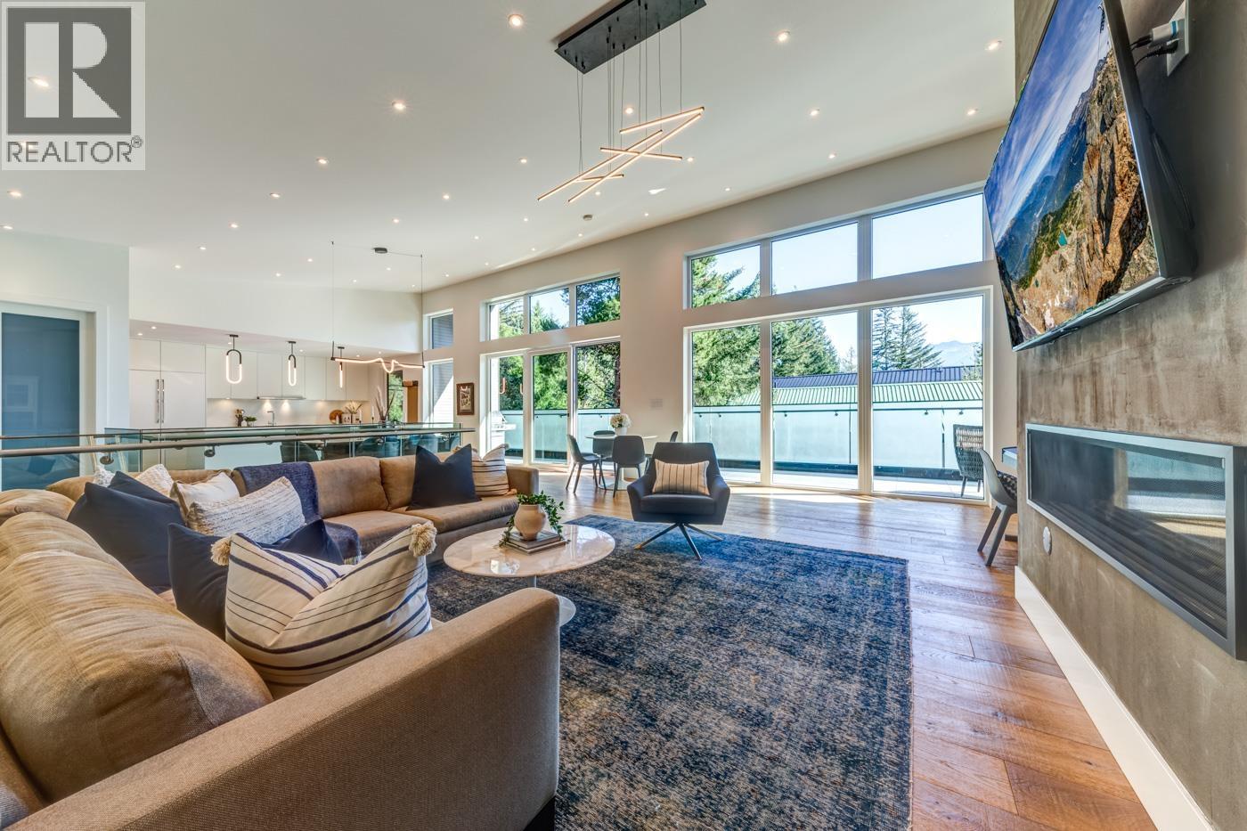 8224 ALPINE WAY, Whistler