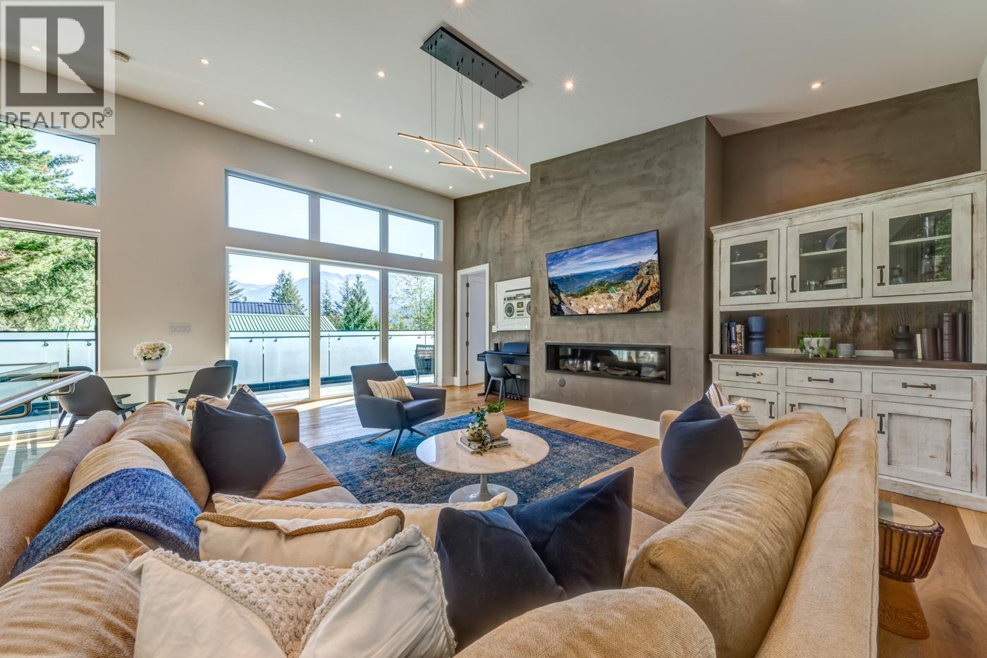 8224 ALPINE WAY, Whistler