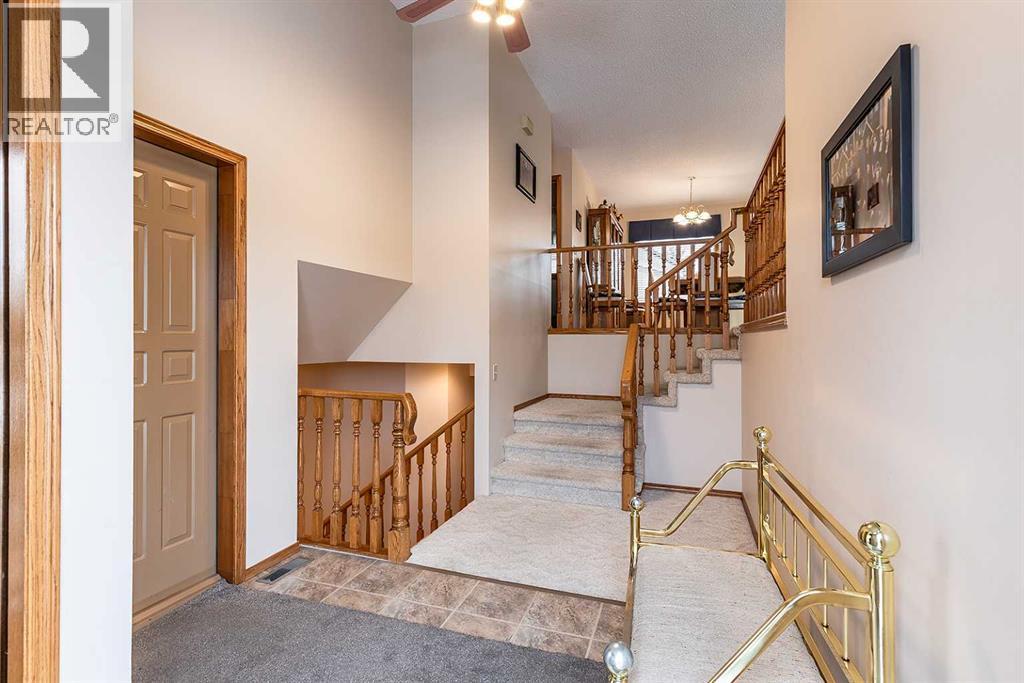 Single Family House Bi-level for Sale in  Upland Court SE Connaught Medicine Hat 