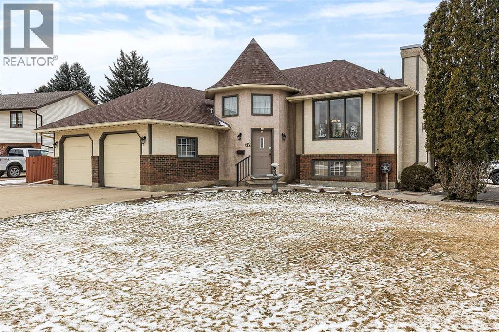 Single Family House Bi-level for Sale in  Upland Court SE Connaught Medicine Hat 