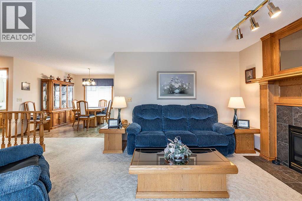 Single Family House Bi-level for Sale in  Upland Court SE Connaught Medicine Hat 