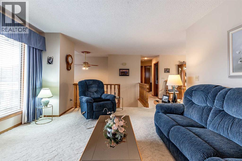 Single Family House Bi-level for Sale in  Upland Court SE Connaught Medicine Hat 