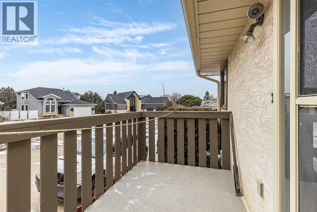 Single Family House Bi-level for Sale in  Upland Court SE Connaught Medicine Hat 