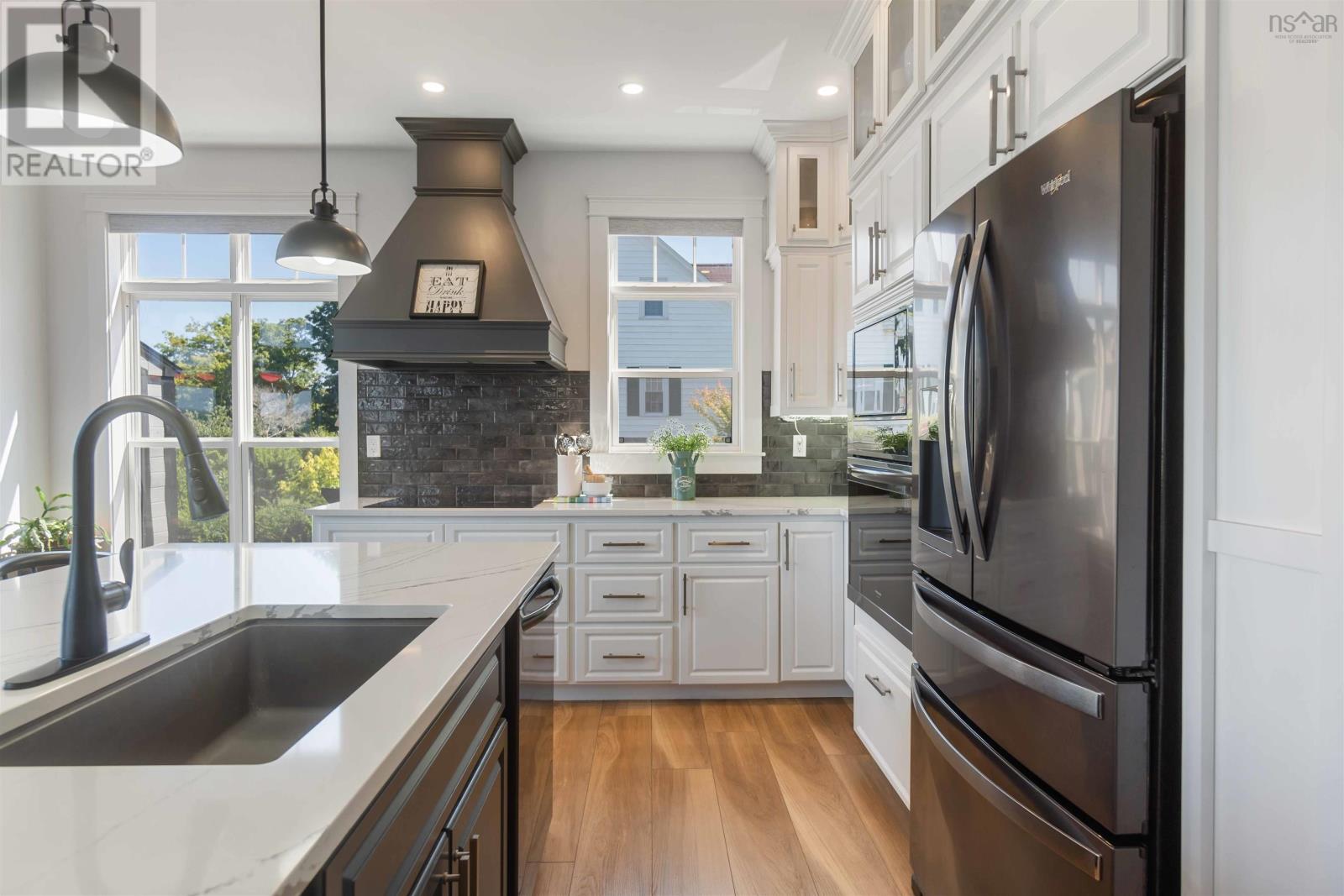 Property 16 of 49 of 180 King Street